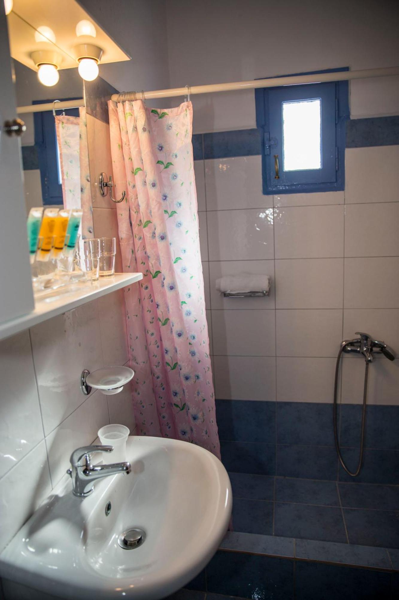 Togias Hotel Aegina Экстерьер фото
