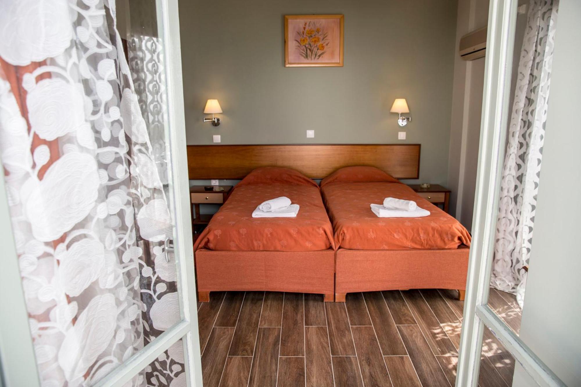 Togias Hotel Aegina Экстерьер фото