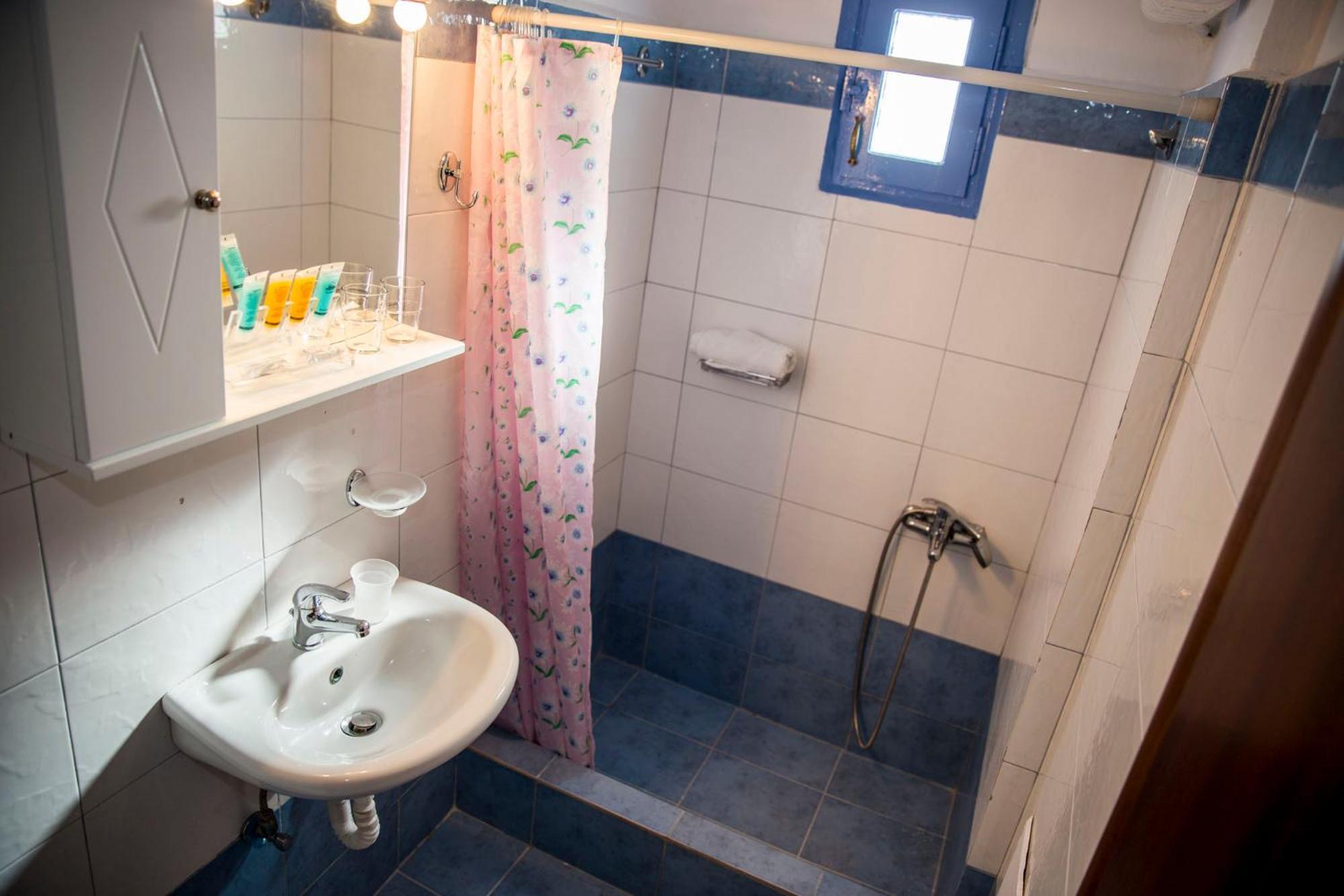 Togias Hotel Aegina Экстерьер фото